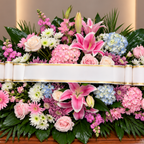 Centro funebre rosa y azul