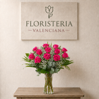 Rosas fucsias de tallo largo